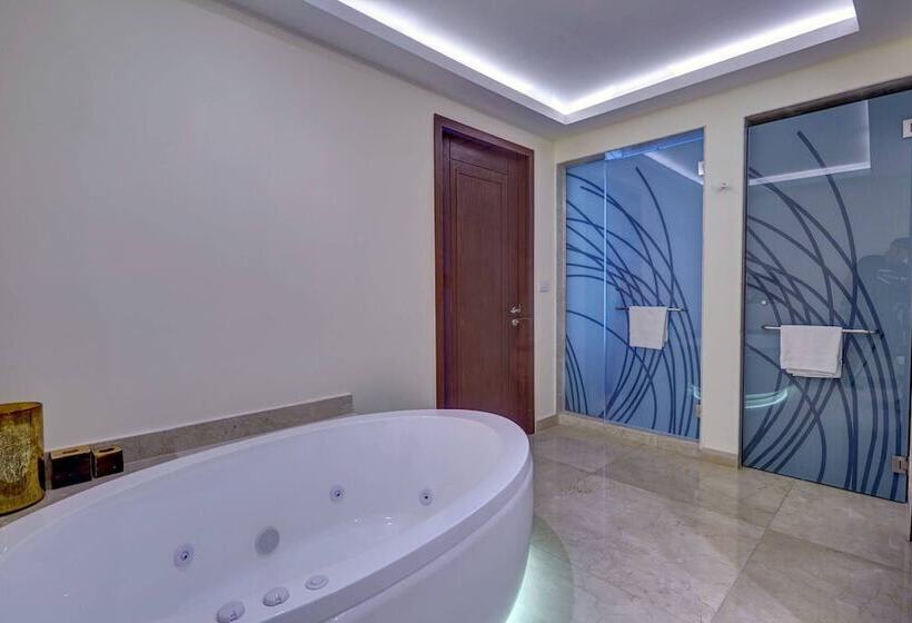 سوئیت دلوکس 2 خوابه, Royalton Blue Waters Montego Bay, An Autograph Collection All Inclusive Resort