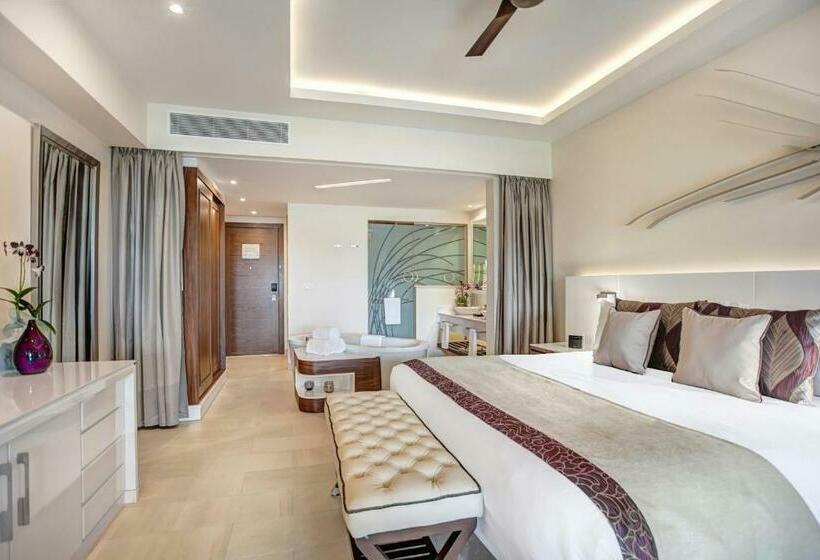 سوییت جونیور لوکس با چشم‌انداز دریا, Royalton Blue Waters Montego Bay, An Autograph Collection All Inclusive Resort