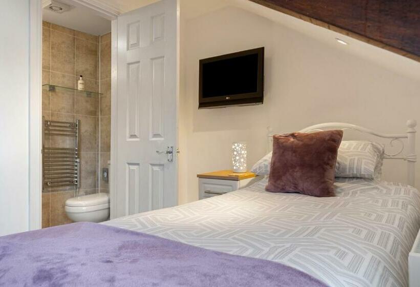 Номер Стандарт Трехместный, Coach Guest House
