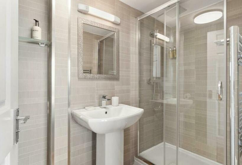 חדר דלוקס עם מיטת קינג, Coach Guest House