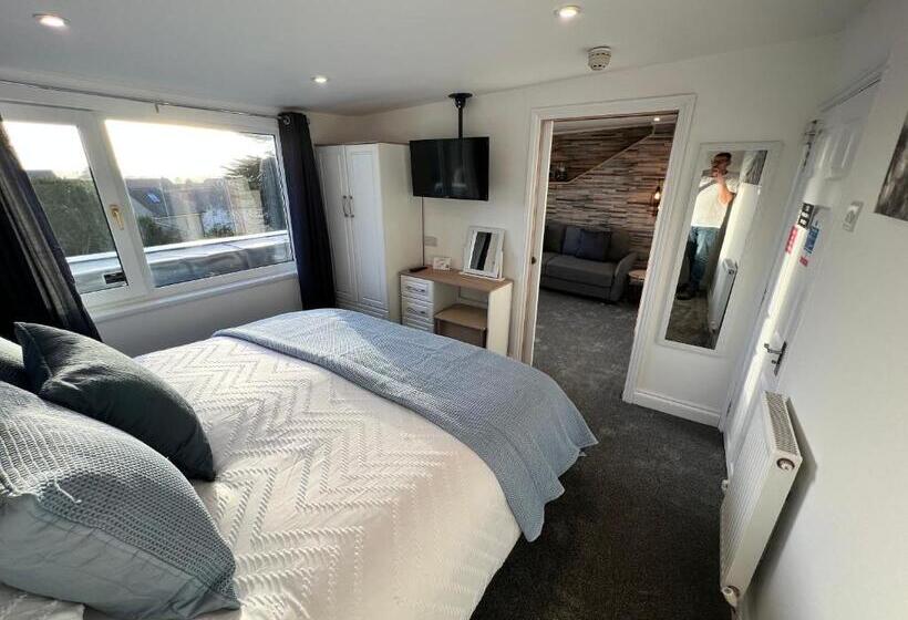 Люкс Deluxe Кровать Кинг, Coach Guest House