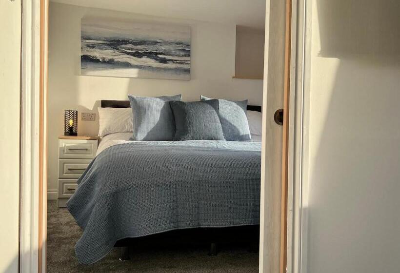 חדר דלוקס עם מיטת קינג, Coach Guest House