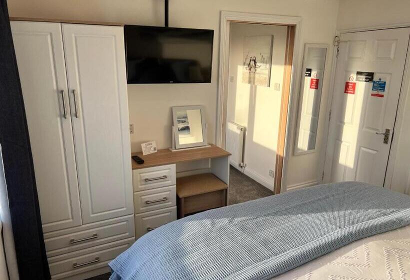 Люкс Deluxe Кровать Кинг, Coach Guest House