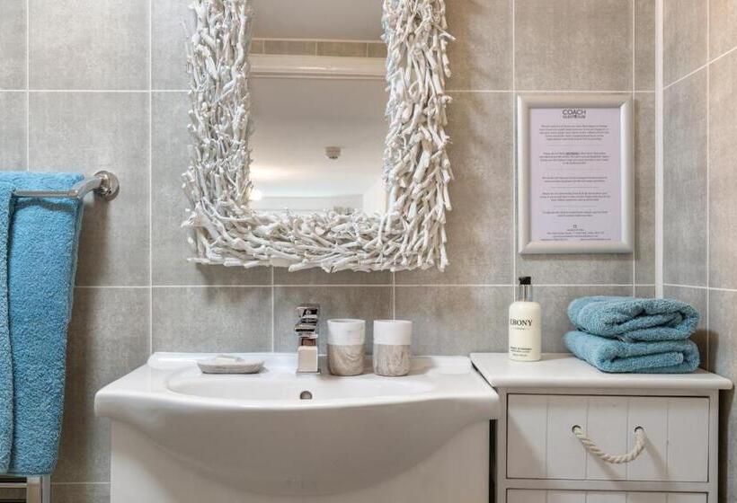Стандартный Номер Кровать Кинг, Coach Guest House