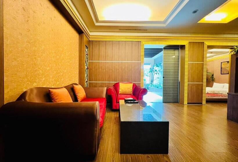 سوییت, Motel Fabulous