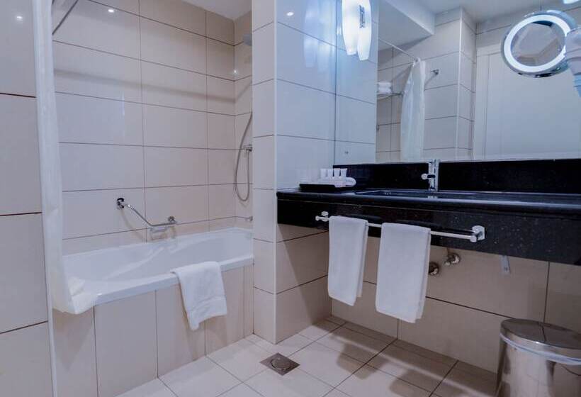 Одноместный Номер Стандарт Двуспальная Кровать, Golden Tulip Downtown Abu Dhabi