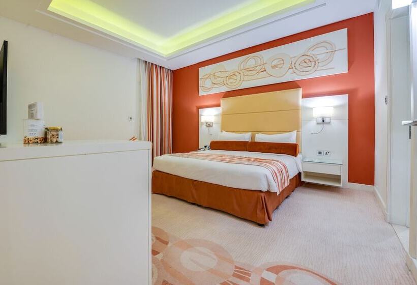 Városra Néző Suite, Golden Tulip Downtown Abu Dhabi