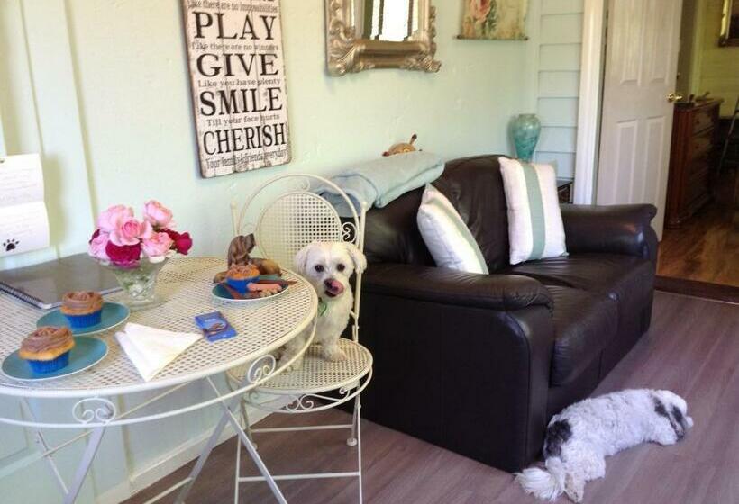 스위트, Must Love Dogs B&b & Self Contained Cottage