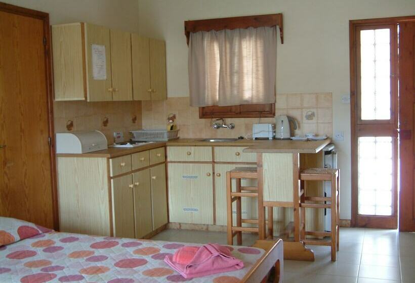 스탠다드 스튜디오, Pelekanos Apartments