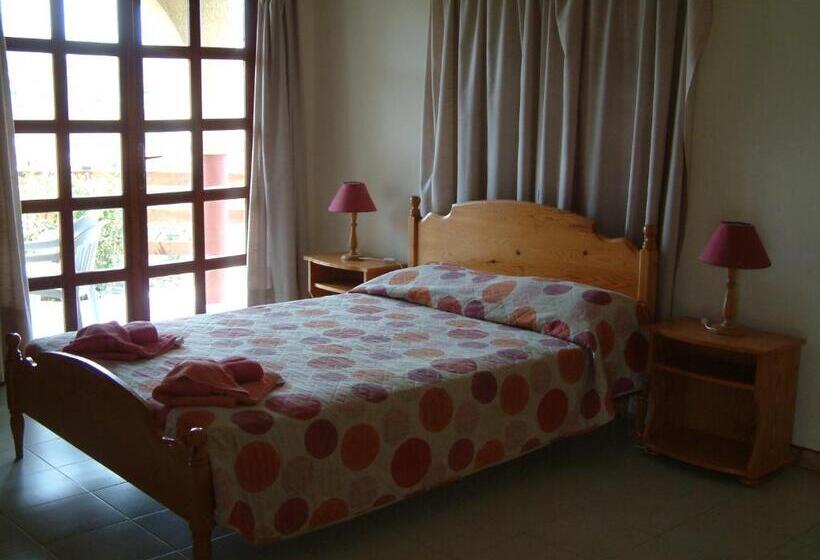 스탠다드 스튜디오, Pelekanos Apartments