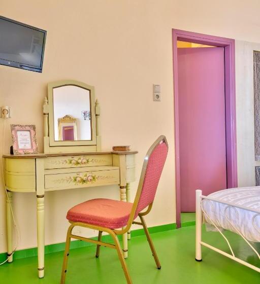 اتاق استاندارد سه نفره, Boutique Florence