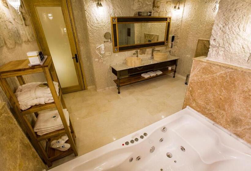 سوئیت با تخت بزرگ, Imperial Cave Suites & Spa