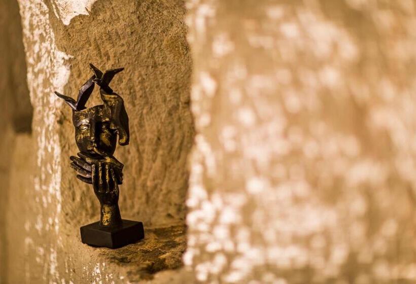 سوئیت راحتی, Imperial Cave Suites & Spa