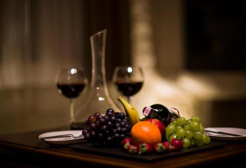 سوئیت با تخت بزرگ, Imperial Cave Suites & Spa