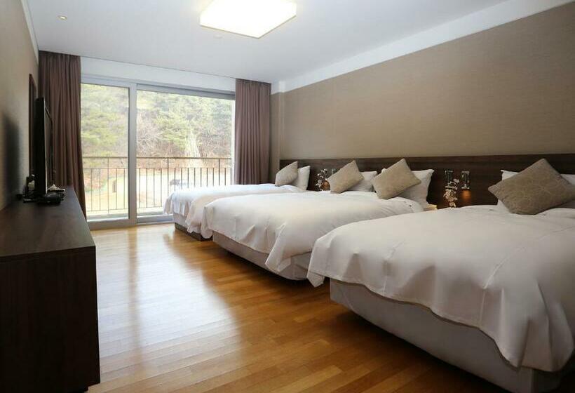 Трехместный Номер Deluxe, The Suites Hotel Namwon