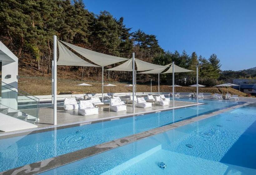 Трехместный Номер Deluxe, The Suites Hotel Namwon