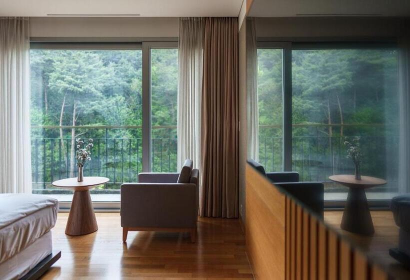 Номер Deluxe, The Suites Hotel Namwon