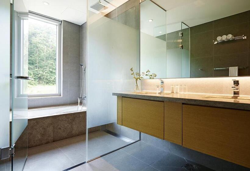 Семейный Номер Deluxe, The Suites Hotel Namwon