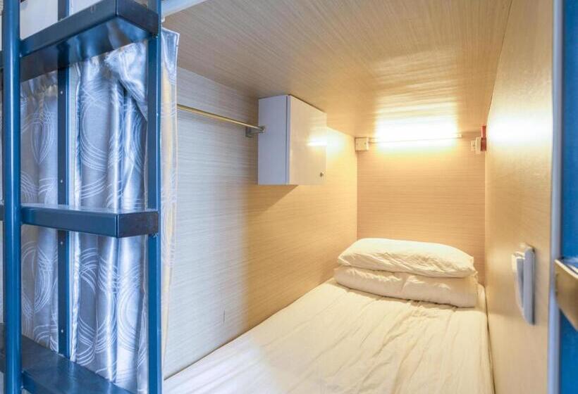 تختخواب در اتاق مشترک, K2 Guesthouse Central