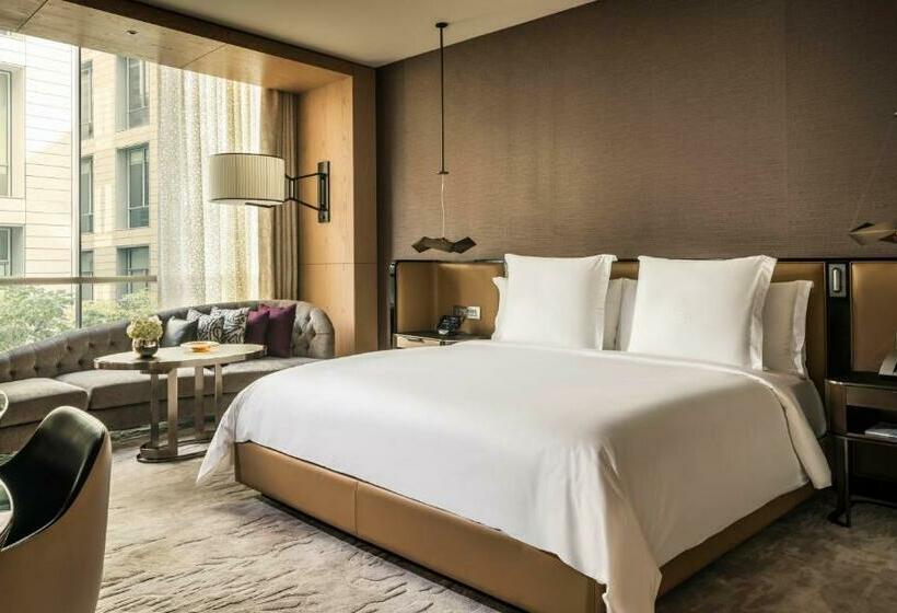 Номер Deluxe Кровать Кинг, Four Seasons Hotel Dubai International Financial Centre