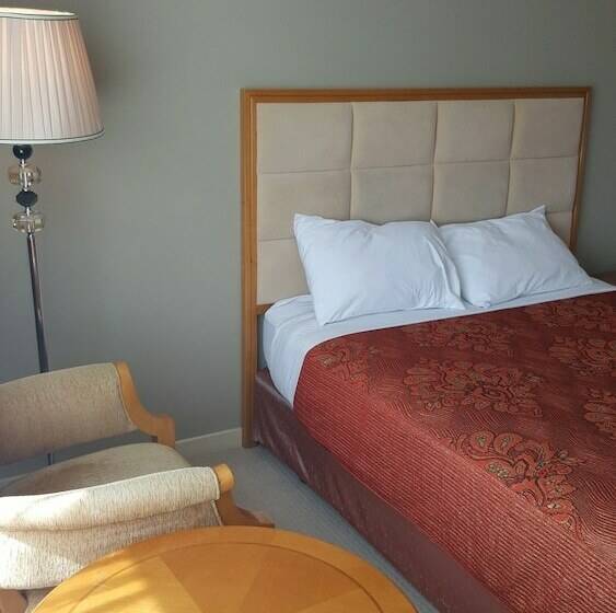 스탠다드 스튜디오, Albany Rosedale Motel