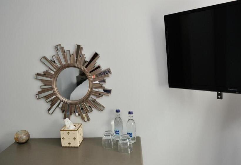 Junior Suite, The Dog At Wingham
