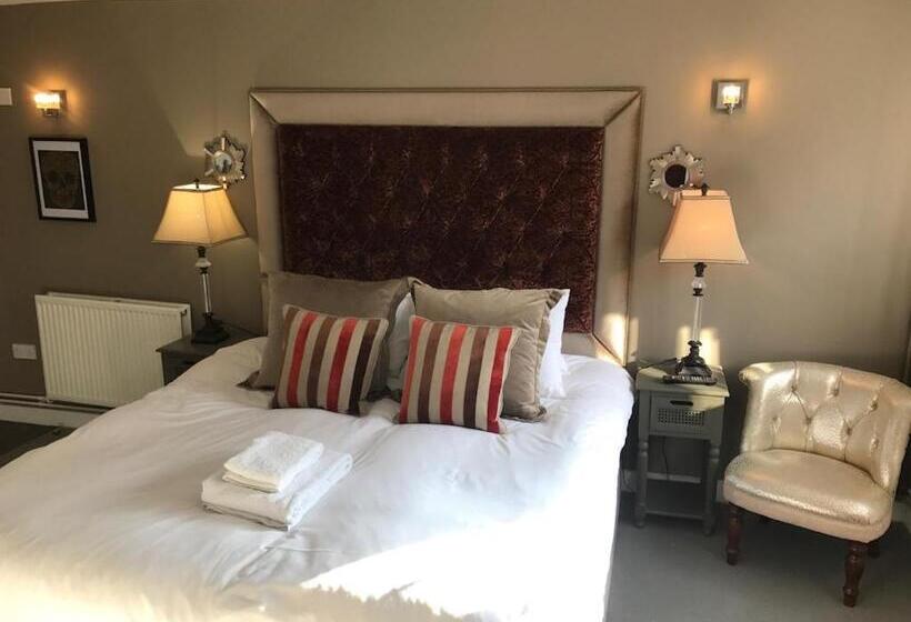 Junior Suite, The Dog At Wingham