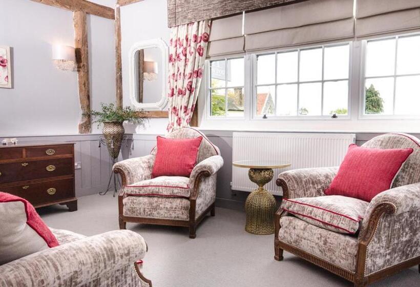 Suite, The Dog At Wingham
