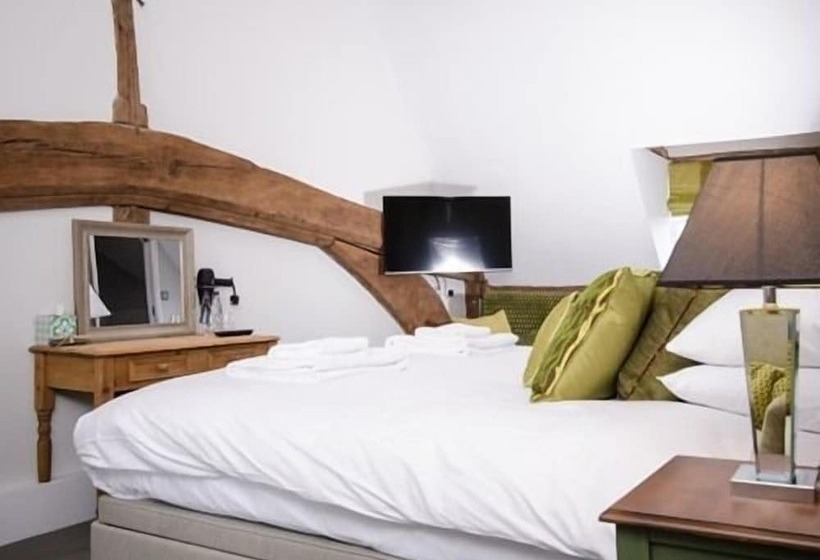 Suite, The Dog At Wingham