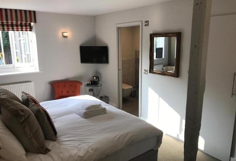Junior Suite, The Dog At Wingham