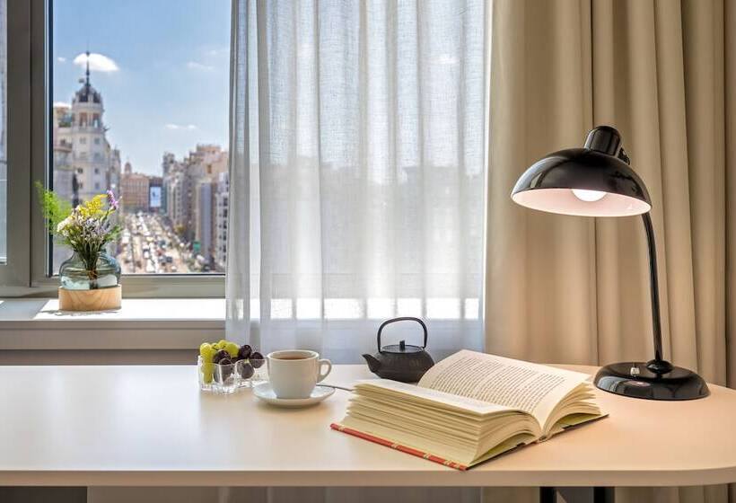 مجموعه ویستا شهر, Barcelo Torre De Madrid