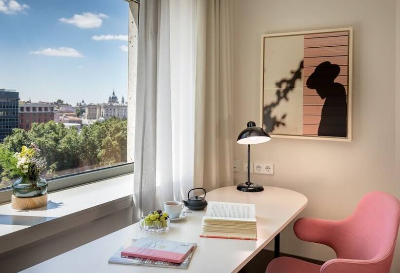 سوییت جونیور, Barcelo Torre De Madrid