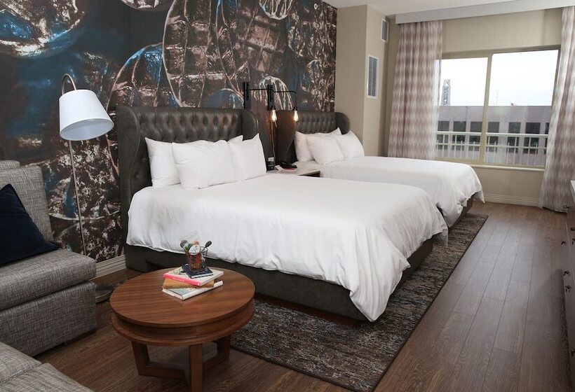 Suite, Indigo Naperville Riverwalk, An Ihg