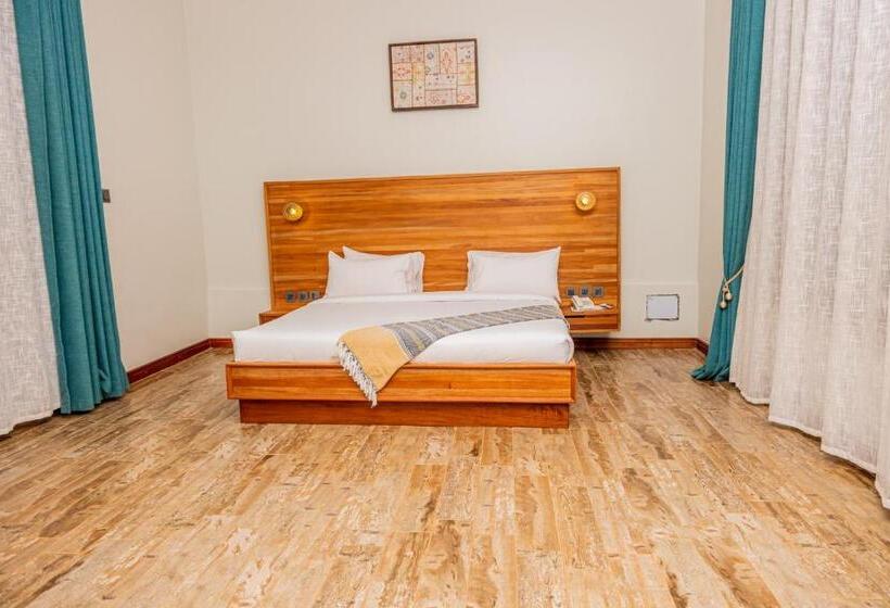 سوییت اجرایی, Sundiata Beach Resort