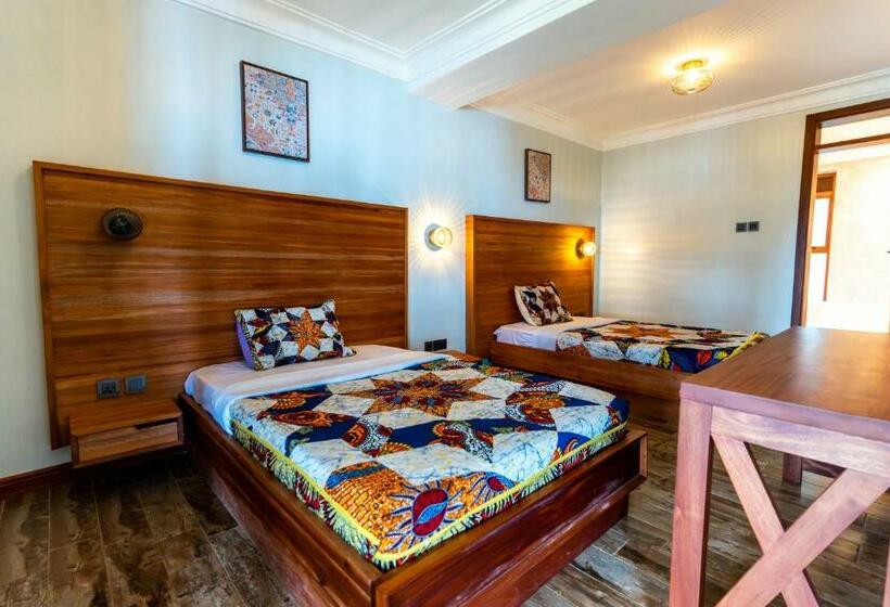 اتاق اجرایی سه نفره, Sundiata Beach Resort