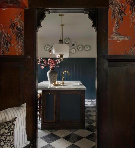 Семейное Бунгало, The Craft House Inn