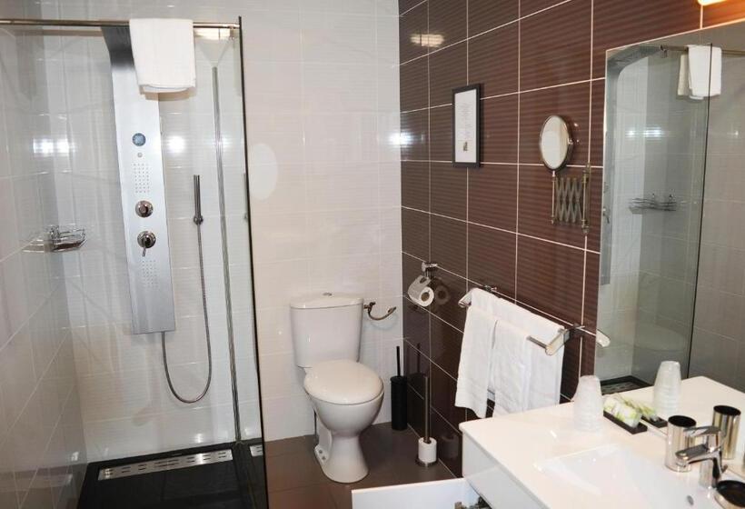 Трехместный Номер Комфорт, Le Grand Hôtel Molière