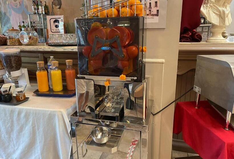 Номер Superior, Le Grand Hôtel Molière