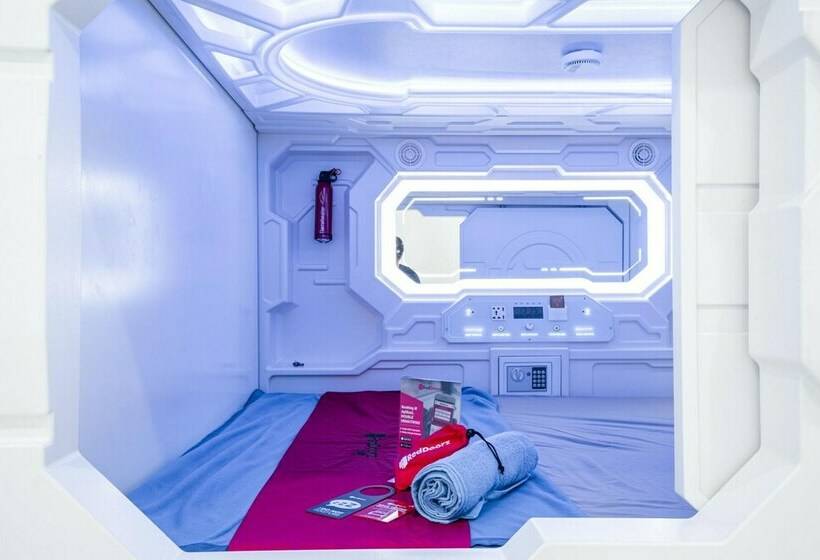 Кровать в Общей Комнате, Reddoorz Hostel Near Taman Puring