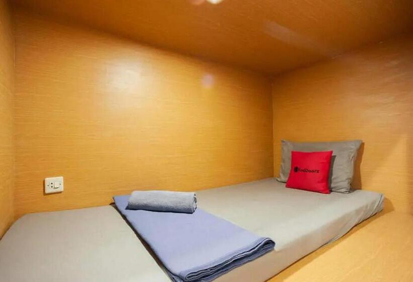 Кровать в Общей Комнате, Reddoorz Hostel Near Taman Puring