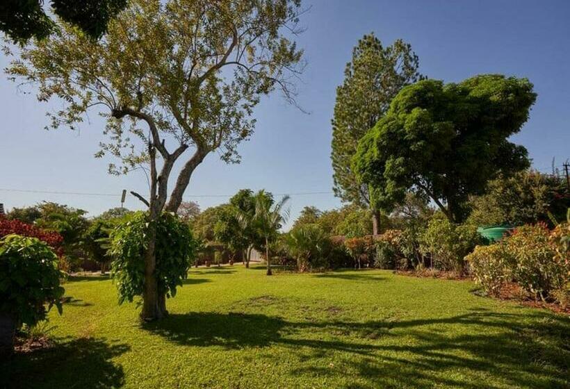 اتاق استاندارد چهار تخته, Room In Villa   Zambezi Family Lodge   Elephant Room