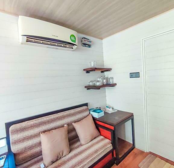 Номер Deluxe с Балконом, Peacock Village Pinnawala