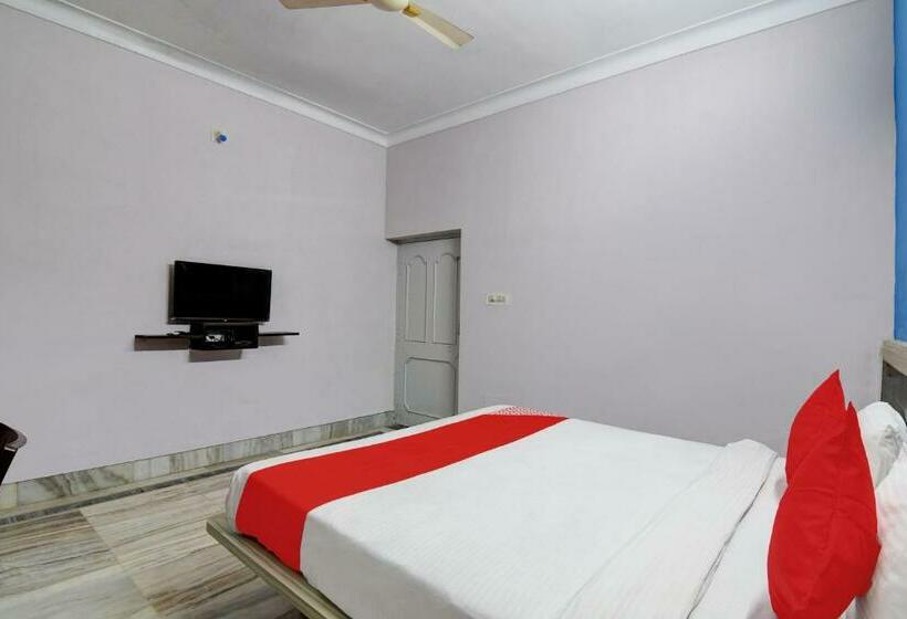 اتاق کلاسیک سه تخته, O Pramod Residency