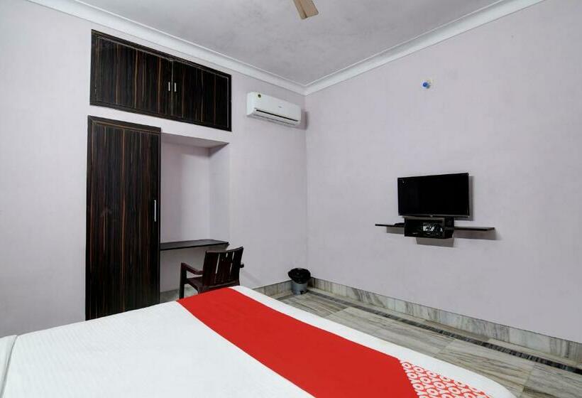اتاق کلاسیک سه تخته, O Pramod Residency