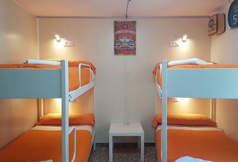 Habitación Cuádruple Estándar, Barri Antic Hostel & Pub