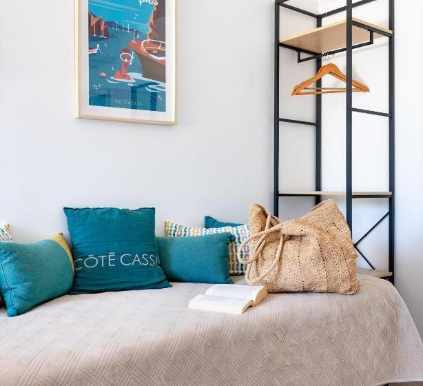 Семейный Номер, Hôtel Les Volets Rouges  Cassis