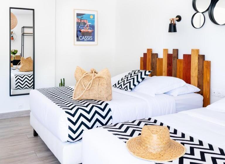 Семейный Номер, Hôtel Les Volets Rouges  Cassis