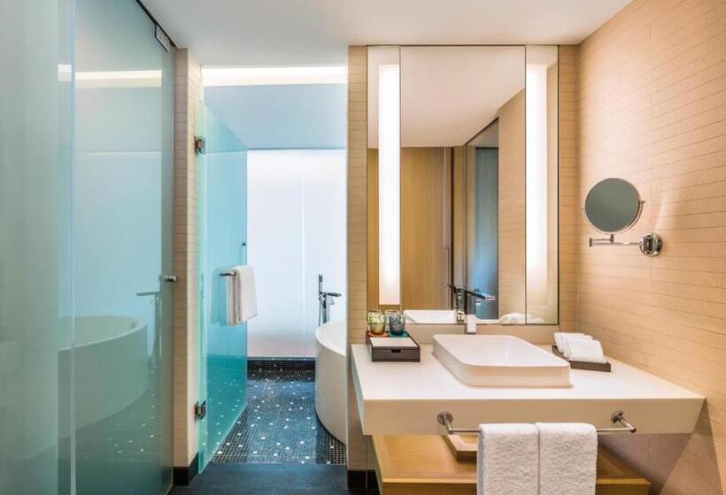 Номер Клуб Кровать Кинг, Le Meridien Qingdao West Coast