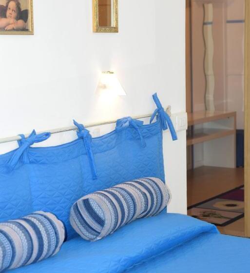 标准三人间, Villa Denia