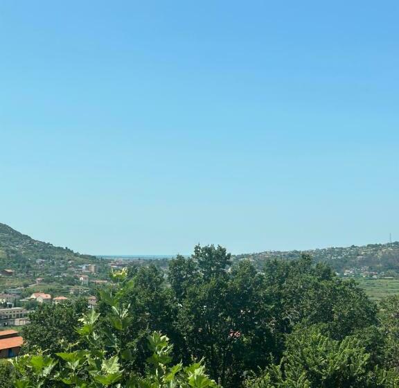 اتاق لوکس با چشم‌انداز, Restaurant Natyra E Qetë